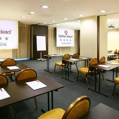 Hotell Qubus 4*
